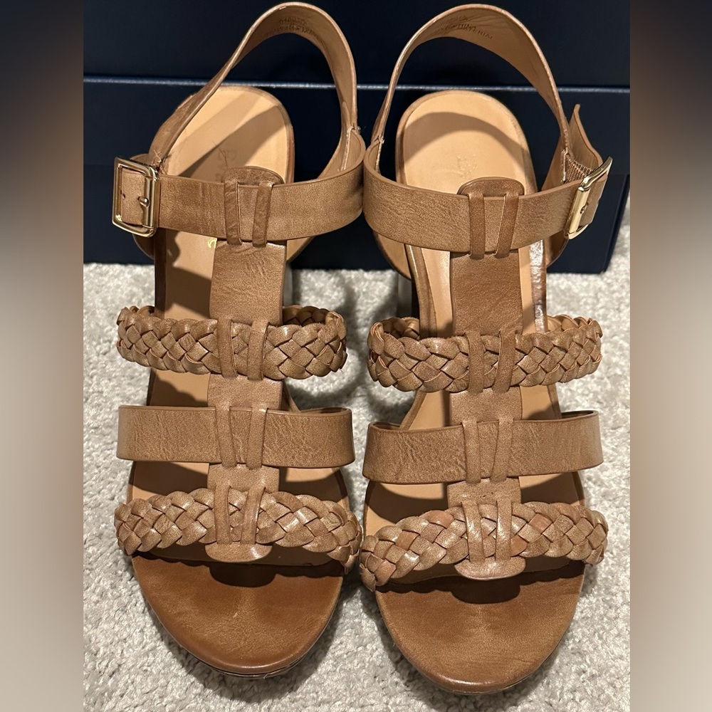 Eva & Zoe tan platform heeled sandals size 9
